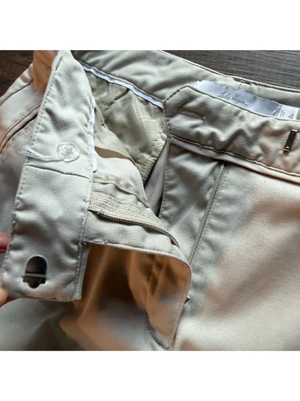 (BOGO 75% Off) Lady Hagen Womens Beige Golf Shorts Size 4 Cotton Blend